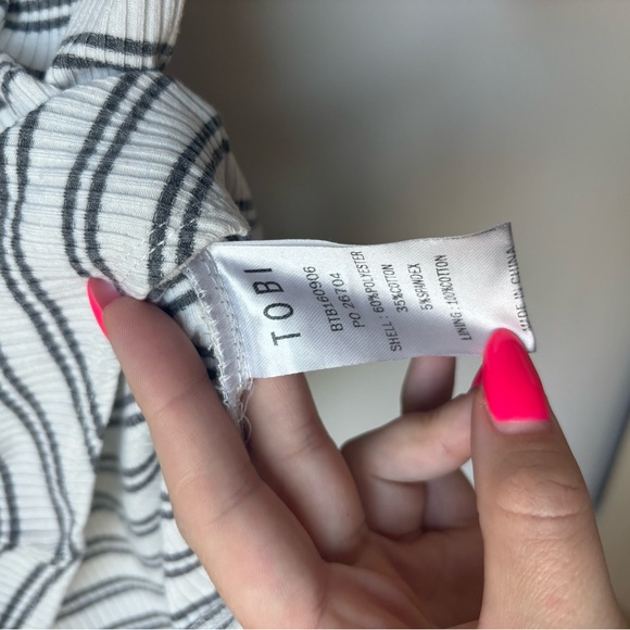 Tobi Gray and White Striped Half Sleeve Mock Neck Turtleneck Bodysuit Size Small - Picture 4 of 5